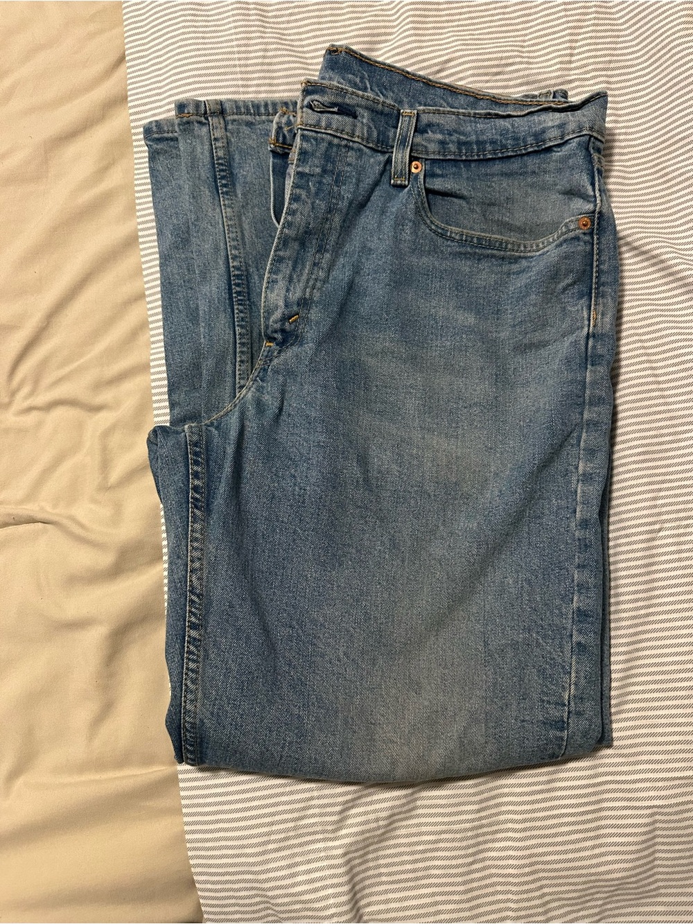 Relaxed Fit Men's Denim Jeans in Light Blue